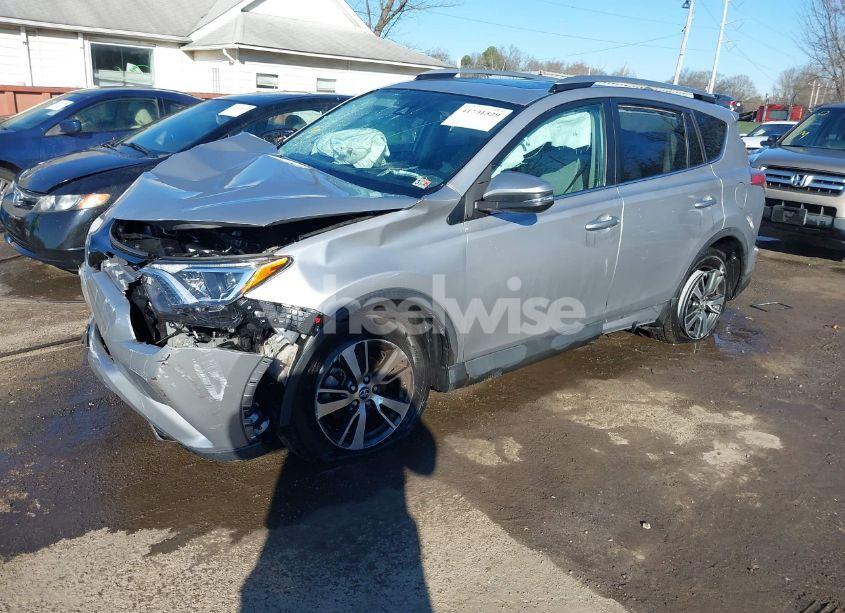 Photo 2 of 2017 Toyota Rav4 XLE (VIN 2T3WFREV0HW404005)