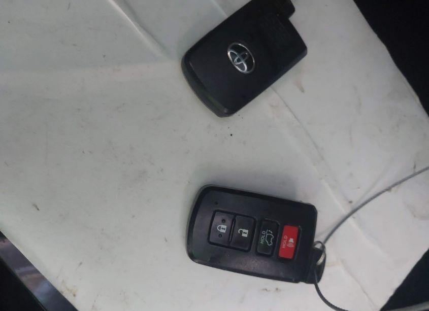 Photo 11 of 2018 Toyota Rav4 ADVENTURE/XLE (VIN 2T3WFREV0JW418606)