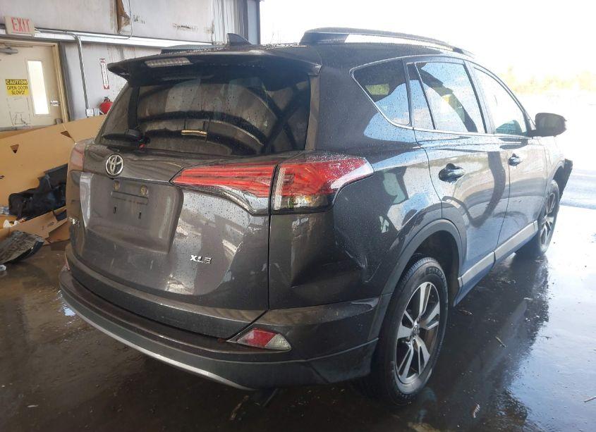 Photo 4 of 2018 Toyota Rav4 ADVENTURE/XLE (VIN 2T3WFREV0JW418606)