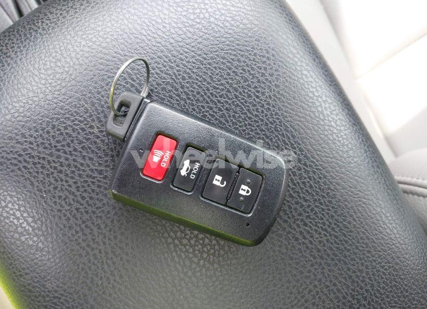 Photo 11 of 2018 Toyota Rav4 XLE (VIN 2T3WFREV0JW424275)