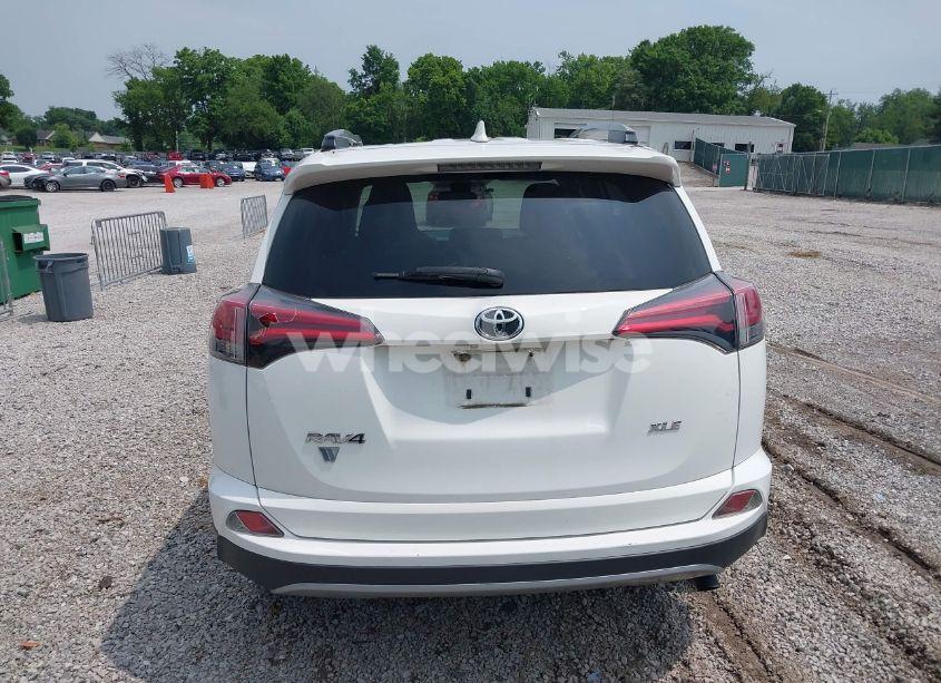 Photo 16 of 2018 Toyota Rav4 XLE (VIN 2T3WFREV0JW424275)