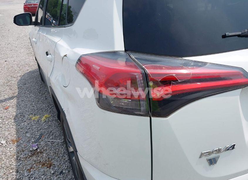 Photo 18 of 2018 Toyota Rav4 XLE (VIN 2T3WFREV0JW424275)