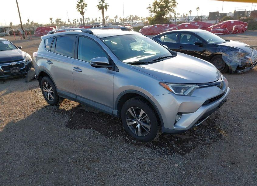 2018 Toyota Rav4 ADVENTURE/XLE (VIN 2T3WFREV0JW474688) main photo
