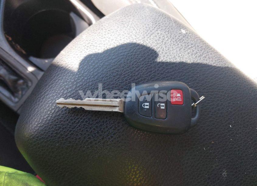 Photo 10 of 2013 Toyota Rav4 XLE (VIN 2T3WFREV1DW027341)