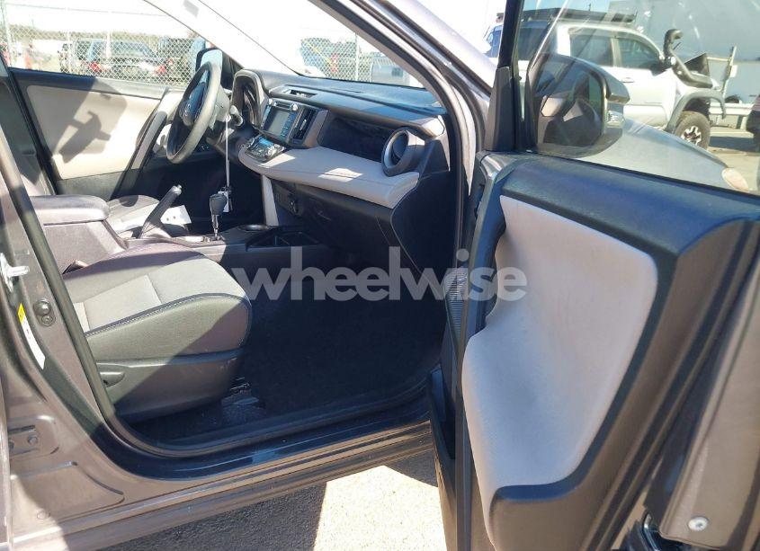 Photo 5 of 2015 Toyota Rav4 XLE (VIN 2T3WFREV1FW229129)