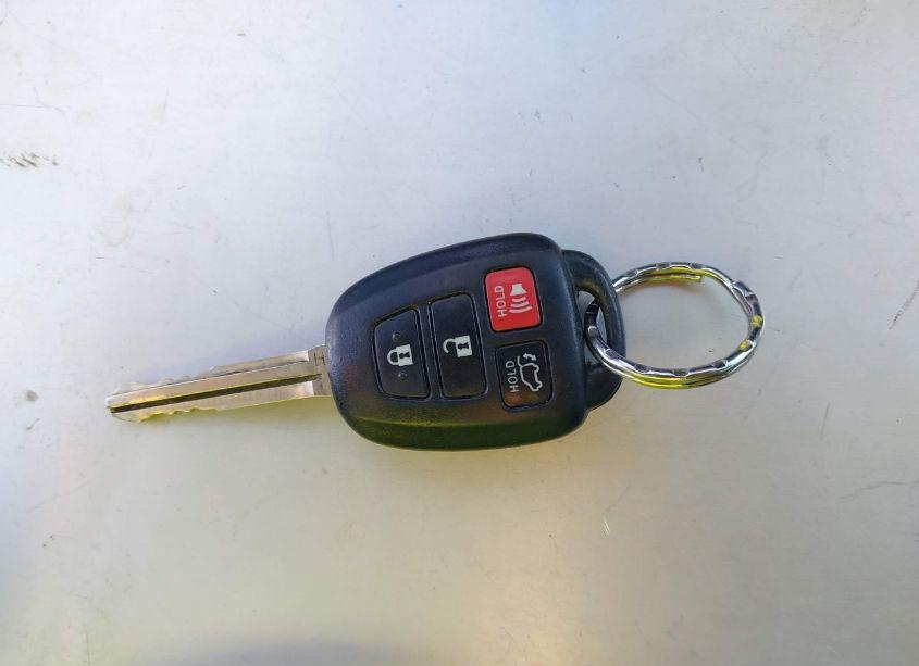 Photo 11 of 2016 Toyota Rav4 XLE (VIN 2T3WFREV1GW249432)