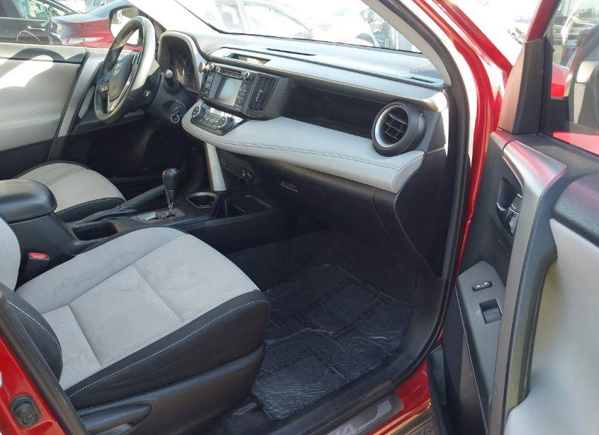 Photo 5 of 2016 Toyota Rav4 XLE (VIN 2T3WFREV1GW249432)