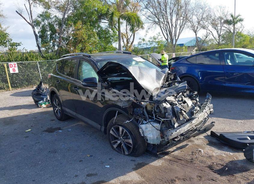 2017 Toyota Rav4 XLE (VIN 2T3WFREV1HW335616) main photo