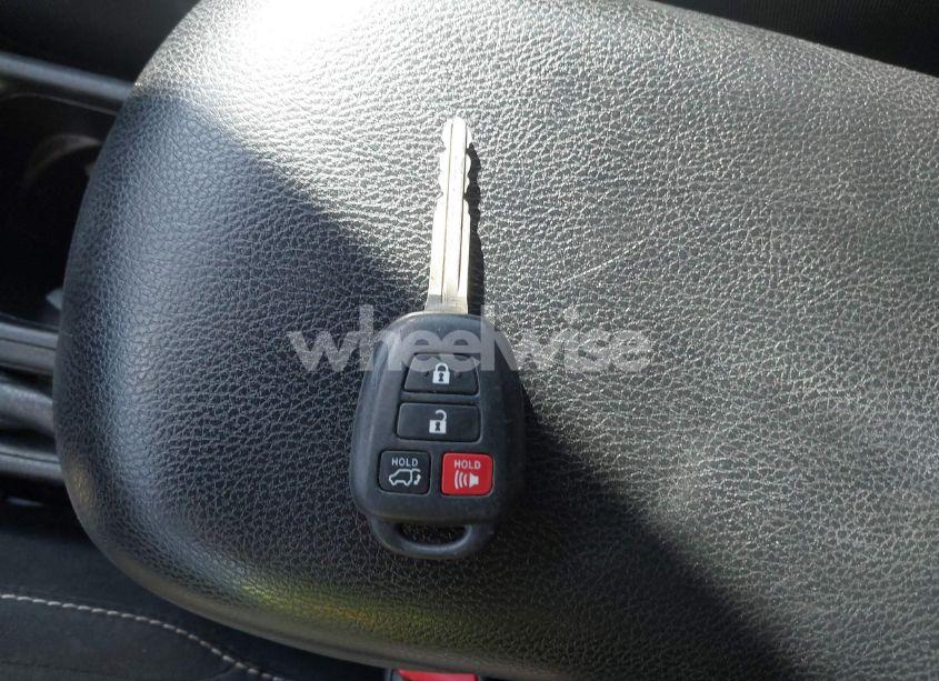 Photo 11 of 2017 Toyota Rav4 XLE (VIN 2T3WFREV1HW345742)