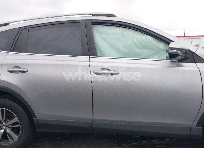 Photo 13 of 2018 Toyota Rav4 ADVENTURE/XLE (VIN 2T3WFREV1JW485490)