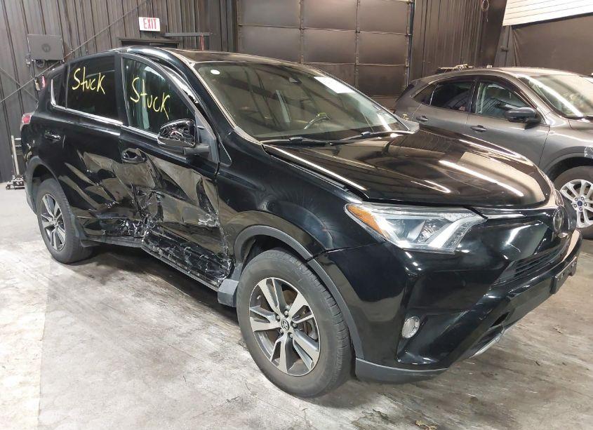 2018 Toyota Rav4 XLE (VIN 2T3WFREV1JW510274) main photo