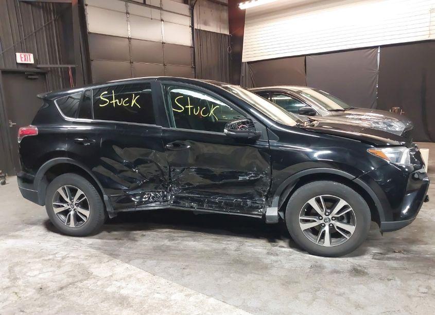 Photo 13 of 2018 Toyota Rav4 XLE (VIN 2T3WFREV1JW510274)