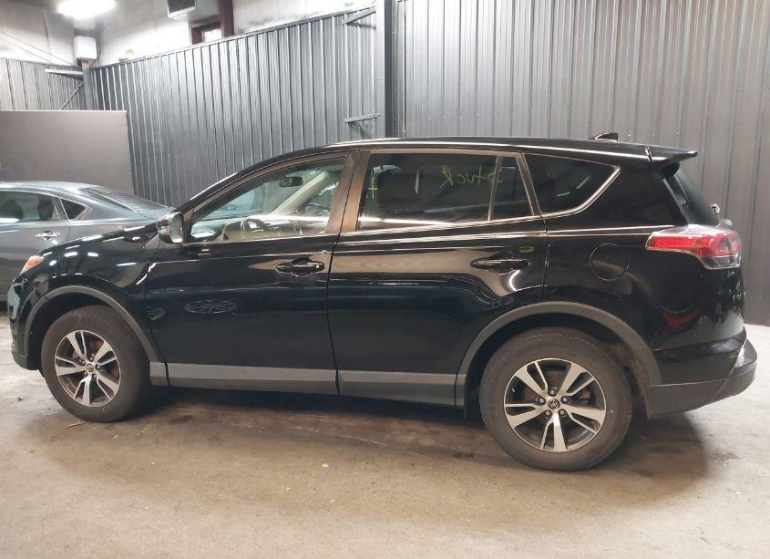 Photo 14 of 2018 Toyota Rav4 XLE (VIN 2T3WFREV1JW510274)