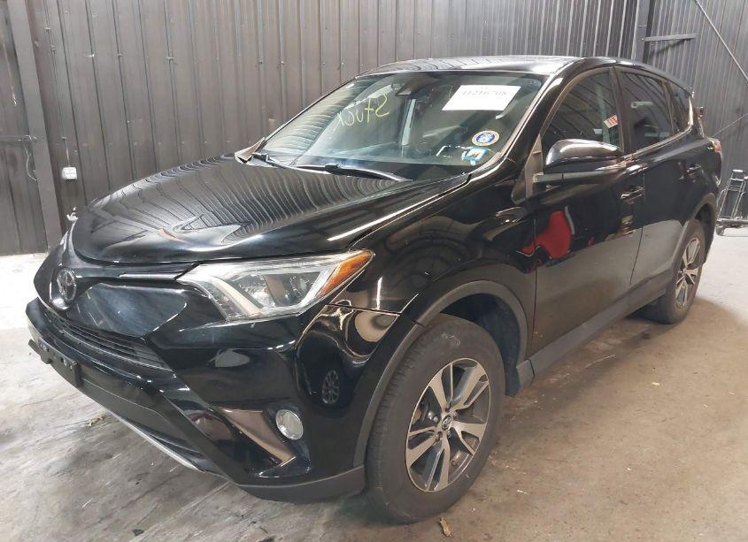 Photo 2 of 2018 Toyota Rav4 XLE (VIN 2T3WFREV1JW510274)