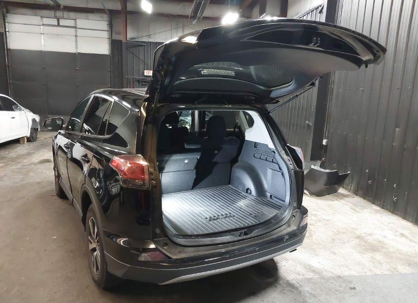 Photo 3 of 2018 Toyota Rav4 XLE (VIN 2T3WFREV1JW510274)