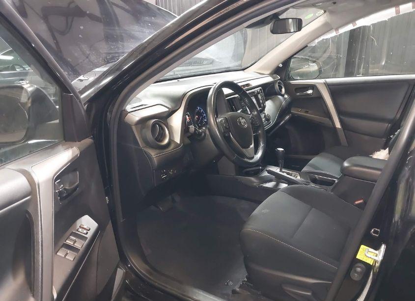 Photo 5 of 2018 Toyota Rav4 XLE (VIN 2T3WFREV1JW510274)