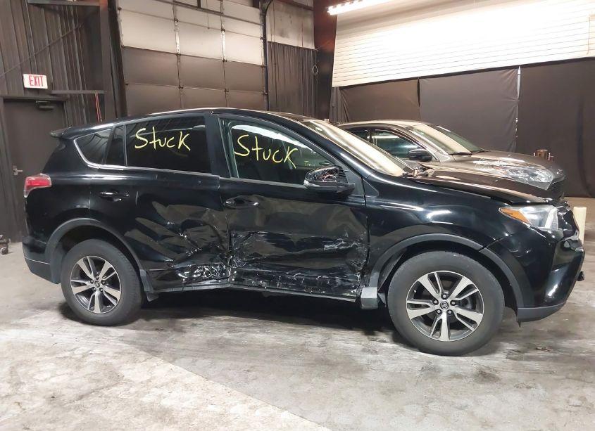 Photo 6 of 2018 Toyota Rav4 XLE (VIN 2T3WFREV1JW510274)