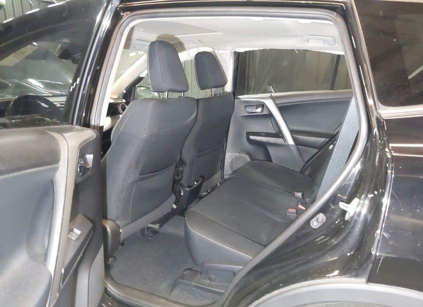 Photo 8 of 2018 Toyota Rav4 XLE (VIN 2T3WFREV1JW510274)