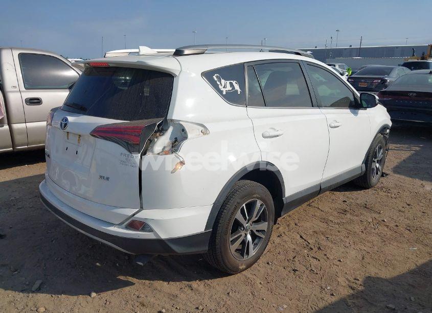 Photo 4 of 2018 Toyota Rav4 ADVENTURE/XLE (VIN 2T3WFREV1JW513384)