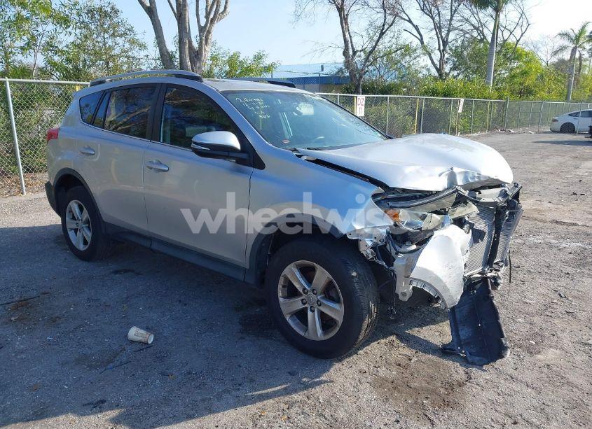 2013 Toyota Rav4 XLE (VIN 2T3WFREV2DW018826) main photo