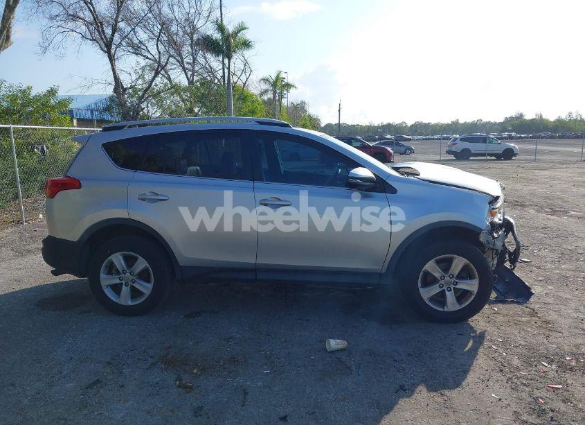 Photo 14 of 2013 Toyota Rav4 XLE (VIN 2T3WFREV2DW018826)