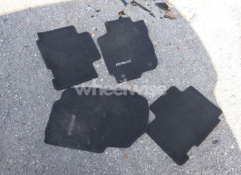 Photo 18 of 2013 Toyota Rav4 XLE (VIN 2T3WFREV2DW018826)