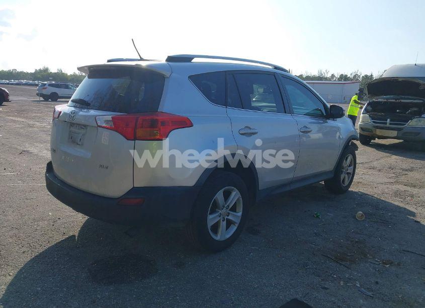 Photo 4 of 2013 Toyota Rav4 XLE (VIN 2T3WFREV2DW018826)