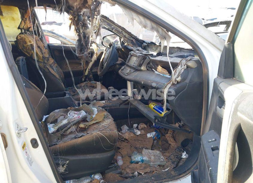 Photo 5 of 2014 Toyota Rav4 XLE (VIN 2T3WFREV2EW119172)