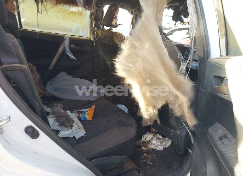 Photo 8 of 2014 Toyota Rav4 XLE (VIN 2T3WFREV2EW119172)