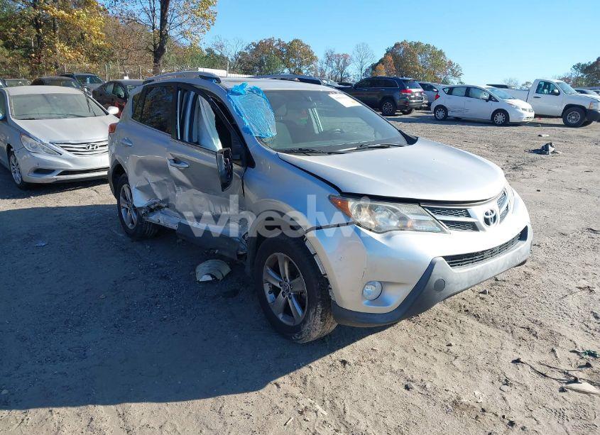 2015 Toyota Rav4 XLE (VIN 2T3WFREV2FW190406) main photo