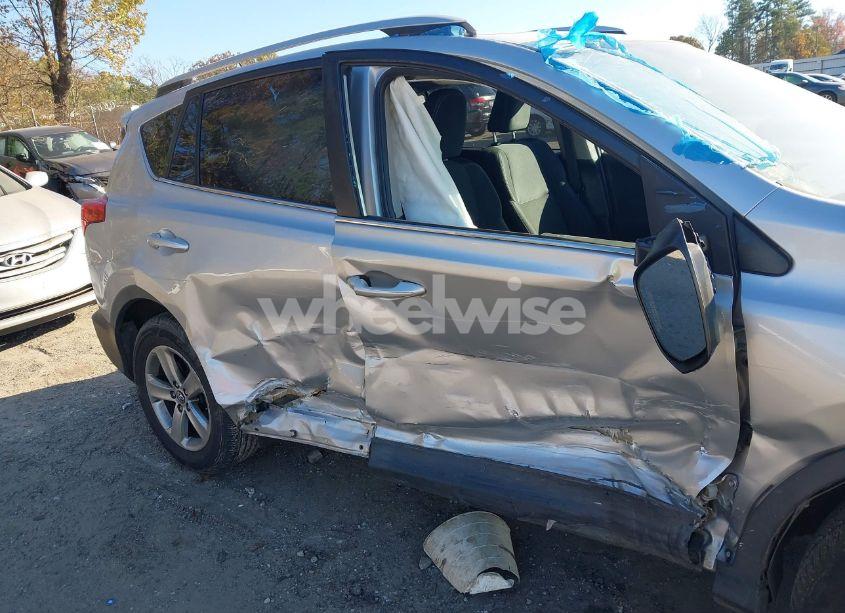 Photo 6 of 2015 Toyota Rav4 XLE (VIN 2T3WFREV2FW190406)