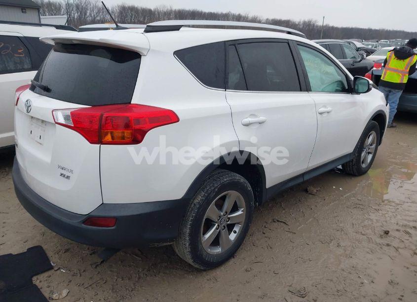 Photo 4 of 2015 Toyota Rav4 XLE (VIN 2T3WFREV2FW197453)