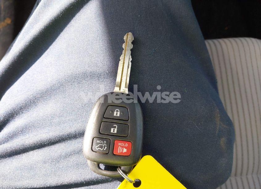 Photo 11 of 2015 Toyota Rav4 XLE (VIN 2T3WFREV2FW216177)