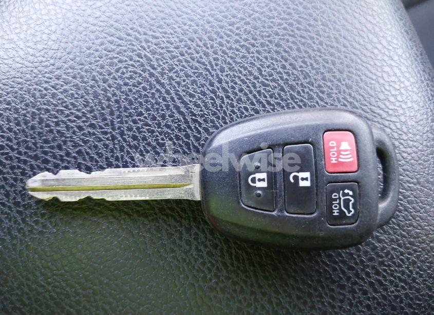 Photo 11 of 2016 Toyota Rav4 XLE (VIN 2T3WFREV2GW262268)