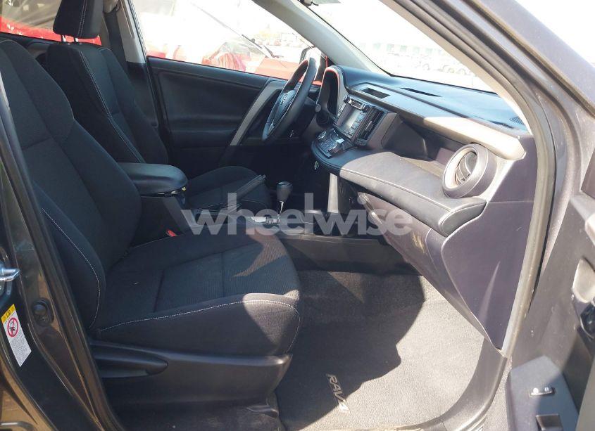 Photo 5 of 2016 Toyota Rav4 XLE (VIN 2T3WFREV2GW262268)