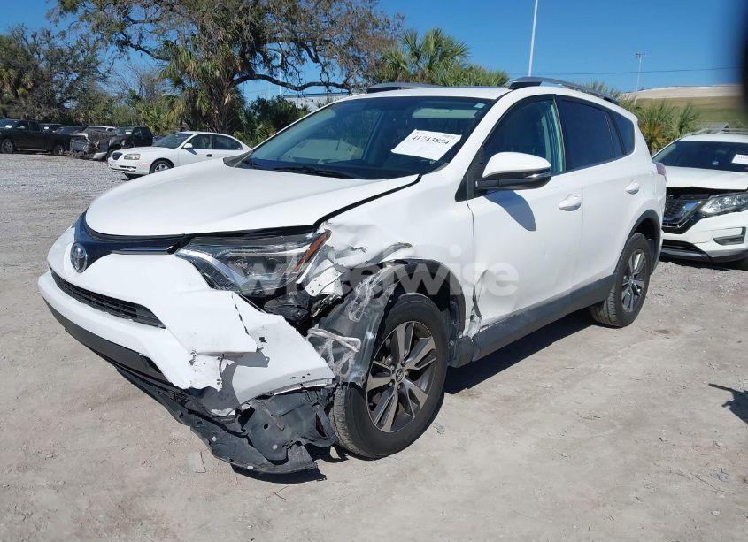 Photo 2 of 2016 Toyota Rav4 XLE (VIN 2T3WFREV2GW266997)