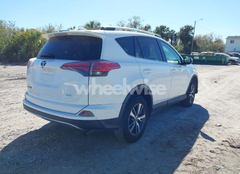 Photo 4 of 2016 Toyota Rav4 XLE (VIN 2T3WFREV2GW266997)