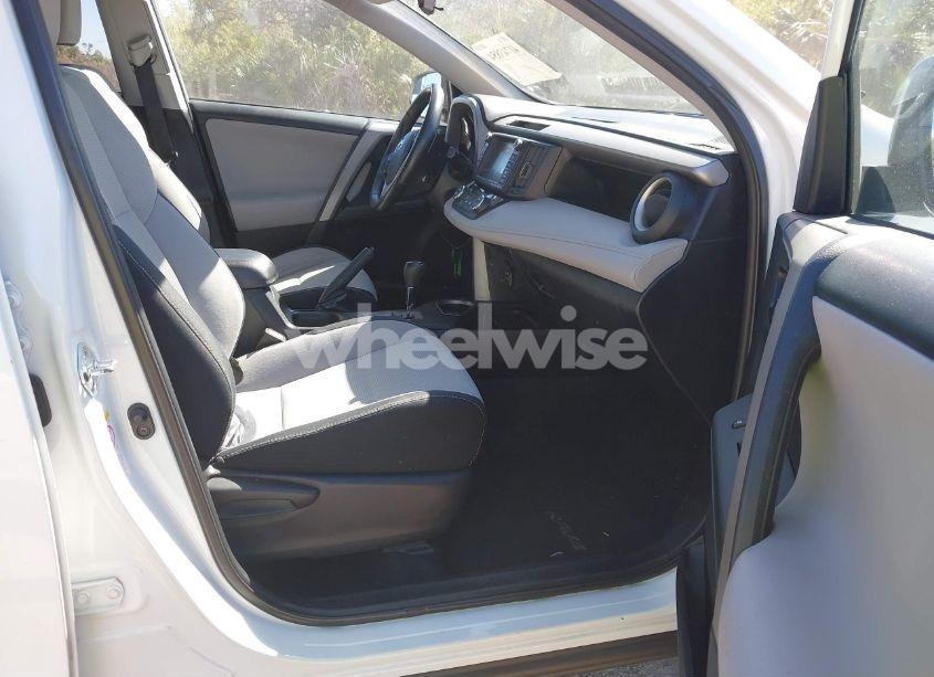 Photo 5 of 2016 Toyota Rav4 XLE (VIN 2T3WFREV2GW266997)