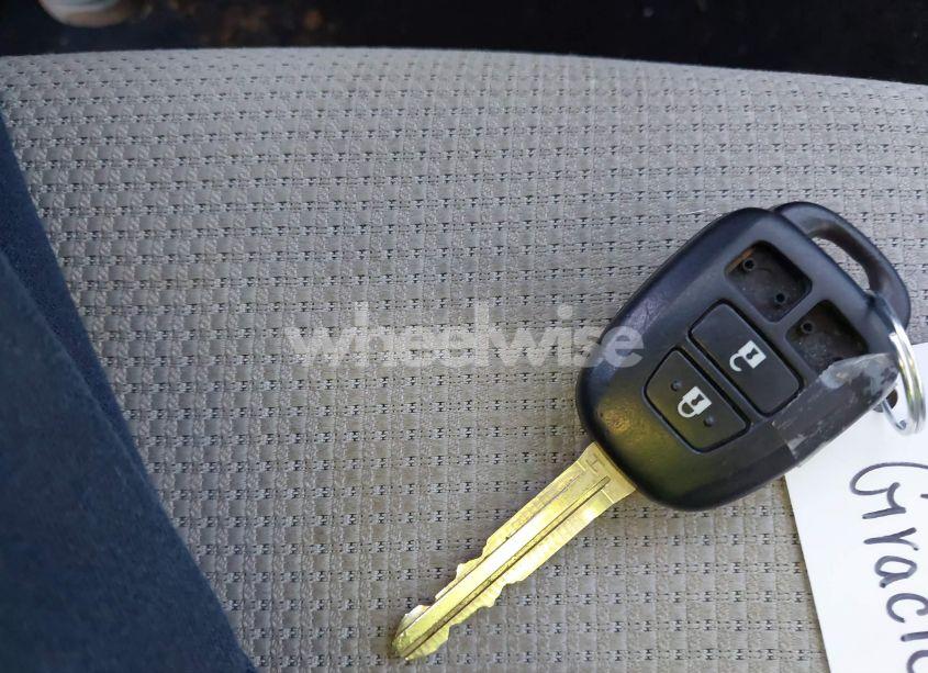 Photo 11 of 2016 Toyota Rav4 XLE (VIN 2T3WFREV2GW274758)