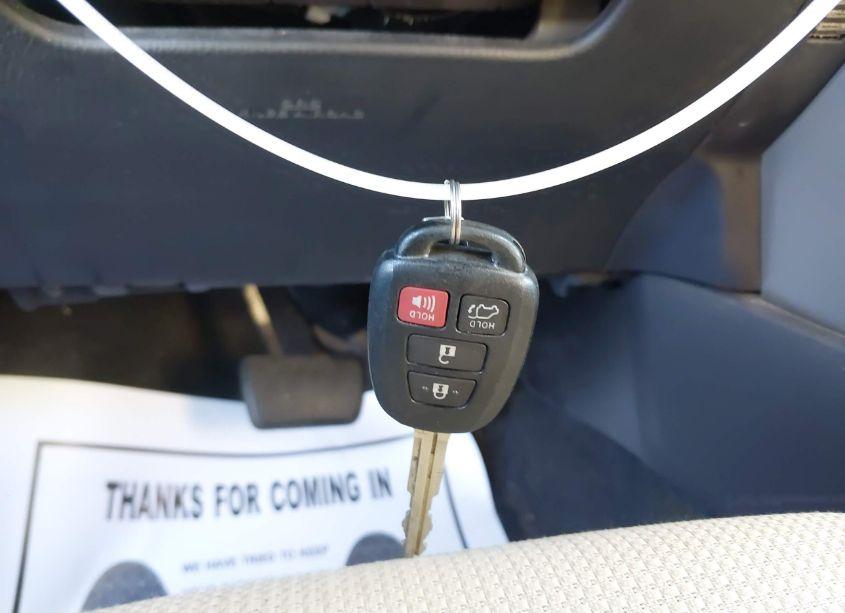 Photo 11 of 2016 Toyota Rav4 XLE (VIN 2T3WFREV2GW297912)