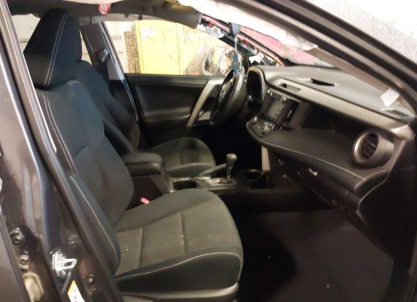 Photo 5 of 2016 Toyota Rav4 XLE (VIN 2T3WFREV2GW306446)