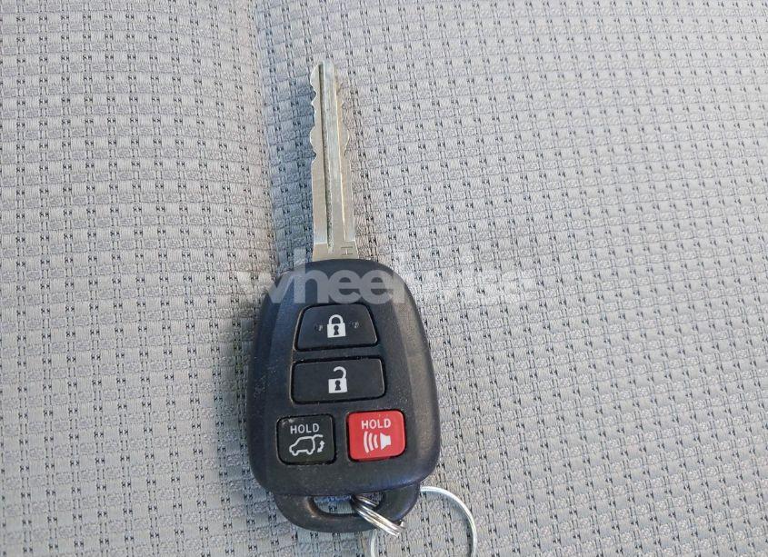 Photo 11 of 2016 Toyota Rav4 XLE (VIN 2T3WFREV2GW309914)