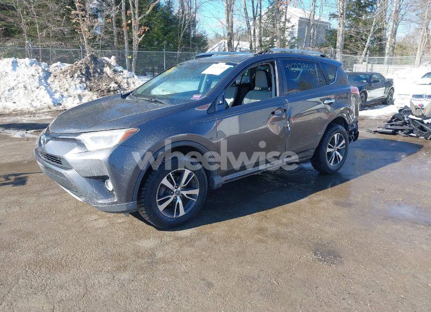 Photo 2 of 2016 Toyota Rav4 XLE (VIN 2T3WFREV2GW309914)