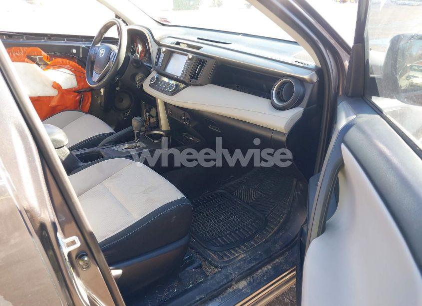 Photo 5 of 2016 Toyota Rav4 XLE (VIN 2T3WFREV2GW309914)