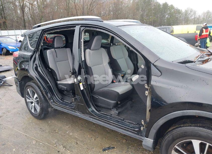 Photo 6 of 2017 Toyota Rav4 XLE (VIN 2T3WFREV2HW345071)