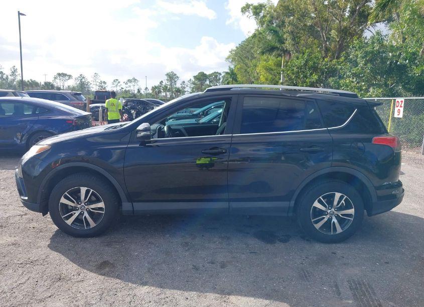 Photo 15 of 2017 Toyota Rav4 XLE (VIN 2T3WFREV2HW366759)