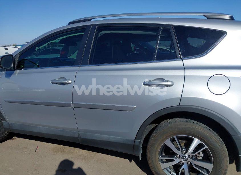 Photo 14 of 2017 Toyota Rav4 XLE (VIN 2T3WFREV2HW405480)