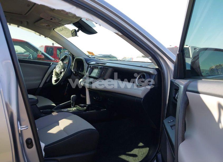 Photo 5 of 2017 Toyota Rav4 XLE (VIN 2T3WFREV2HW405480)