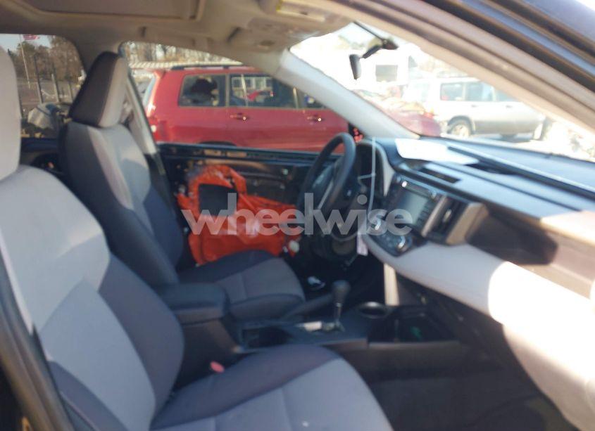 Photo 5 of 2014 Toyota Rav4 XLE (VIN 2T3WFREV3EW115728)