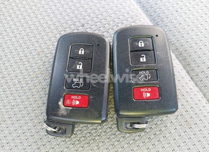 Photo 11 of 2017 Toyota Rav4 XLE (VIN 2T3WFREV3HW403849)